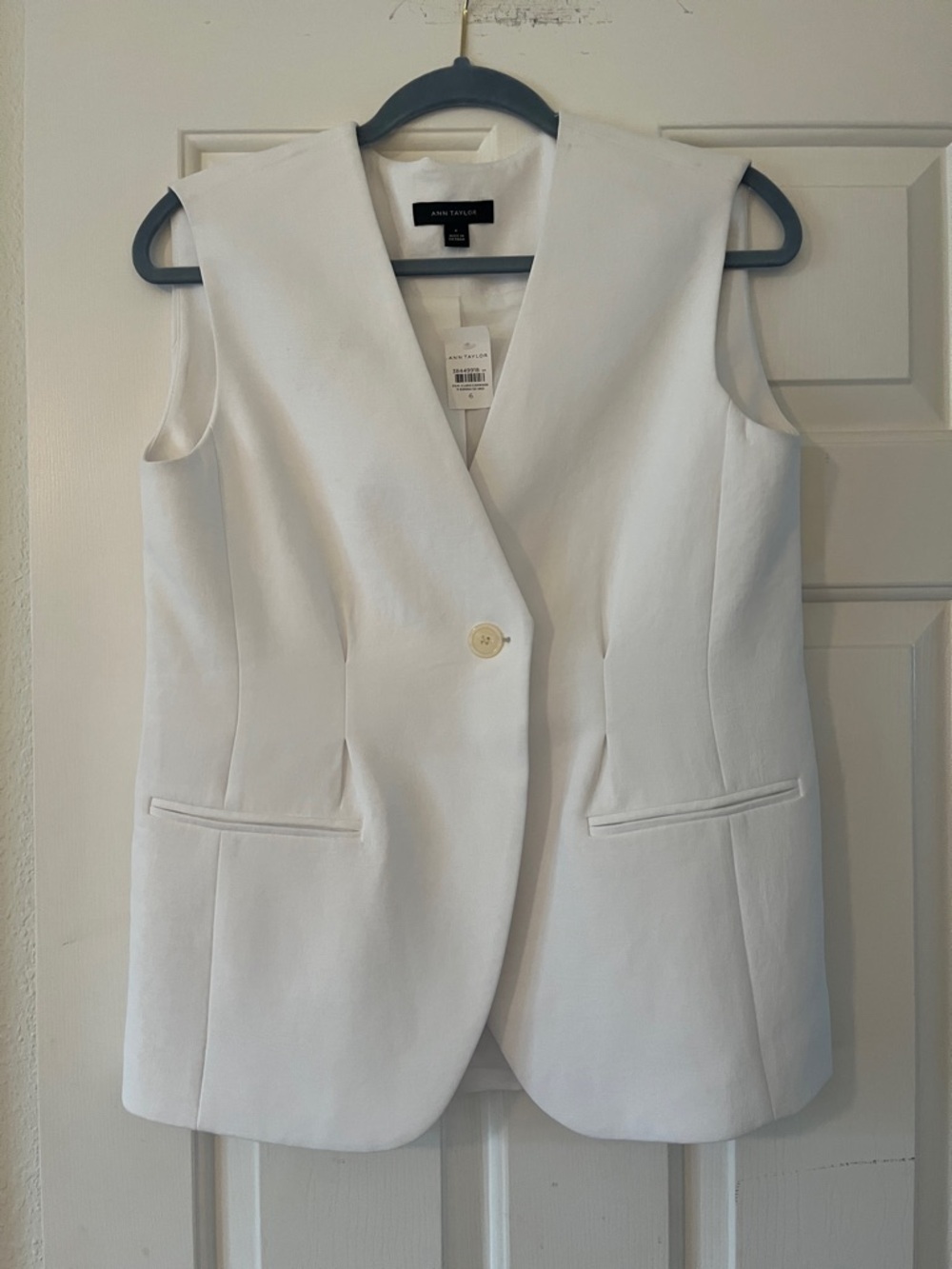 Ann Taylor NWT White Sleeveless Blazer Vest